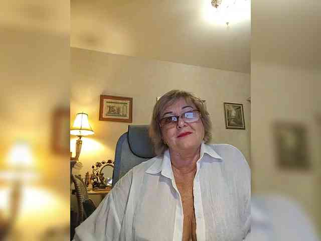 KarinkaSweet webcam