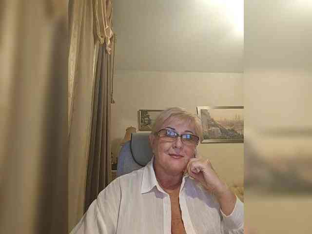 KarinkaSweet webcam