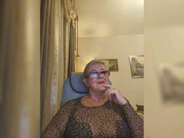 KarinkaSweet webcam