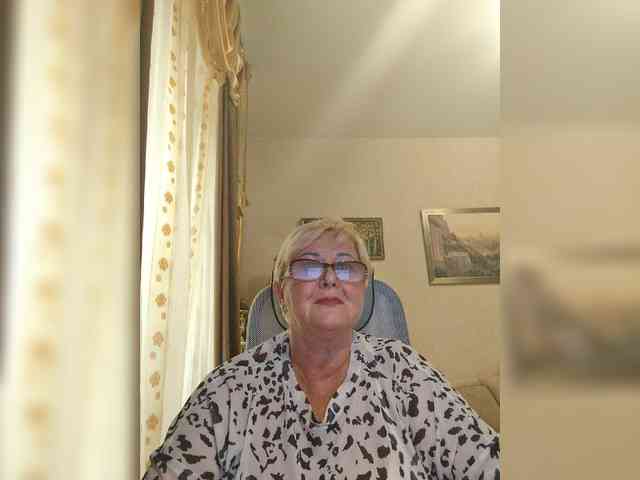 KarinkaSweet webcam