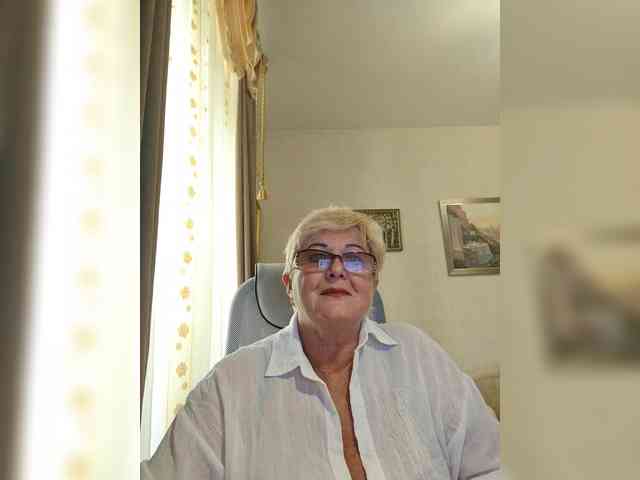 KarinkaSweet webcam