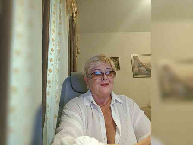 KarinkaSweet webcam