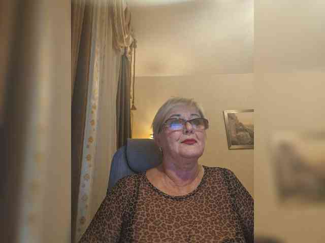 KarinkaSweet webcam