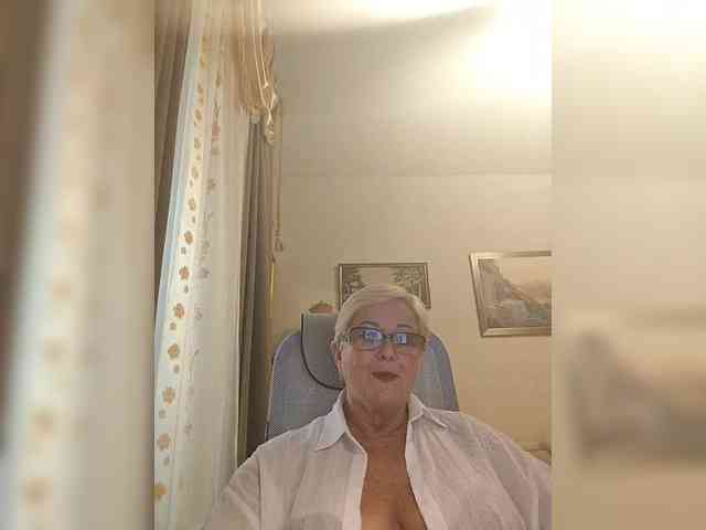 KarinkaSweet webcam