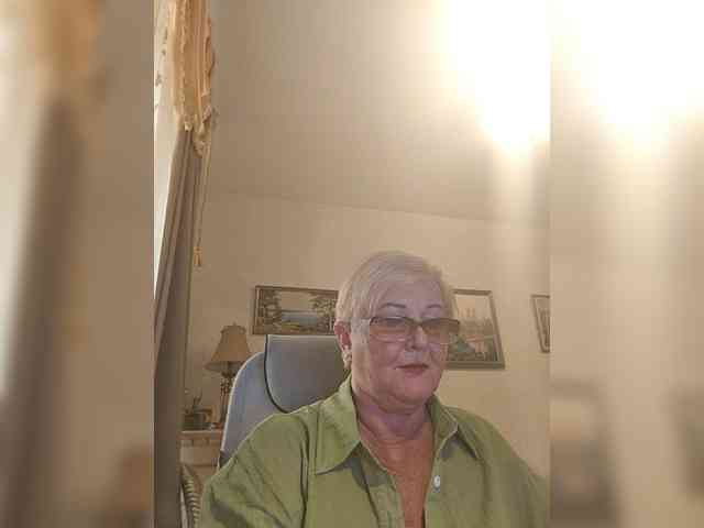 KarinkaSweet webcam
