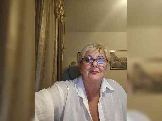 KarinkaSweet webcam