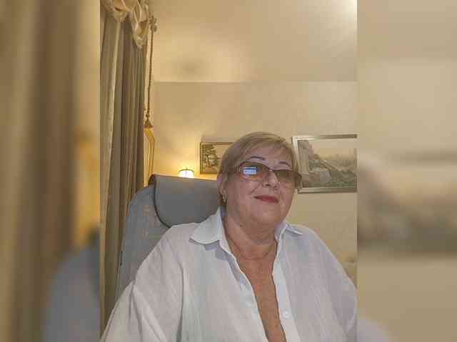 KarinkaSweet webcam