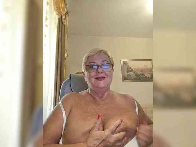 KarinkaSweet webcam