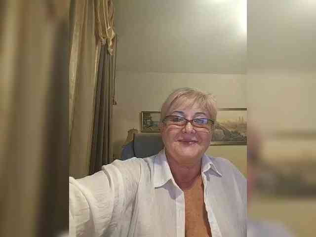 KarinkaSweet webcam
