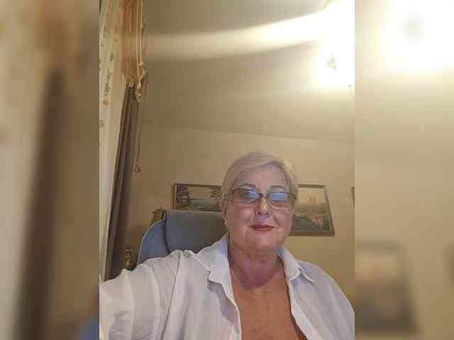 KarinkaSweet webcam