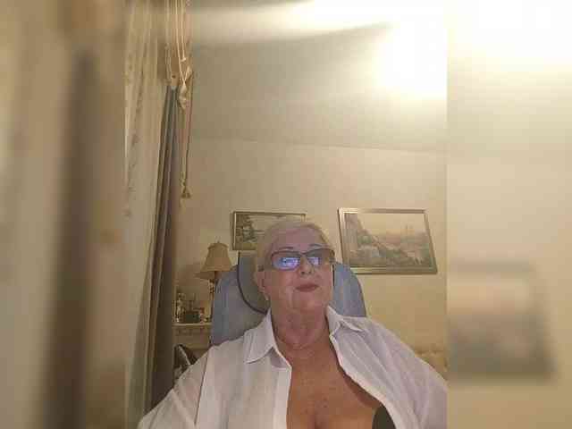 KarinkaSweet webcam