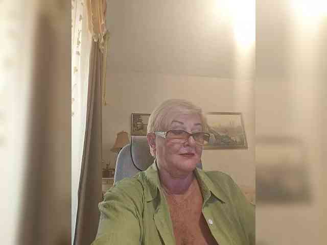 KarinkaSweet webcam
