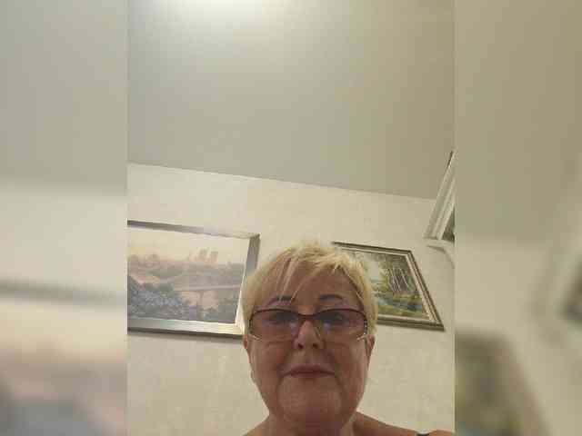 KarinkaSweet webcam
