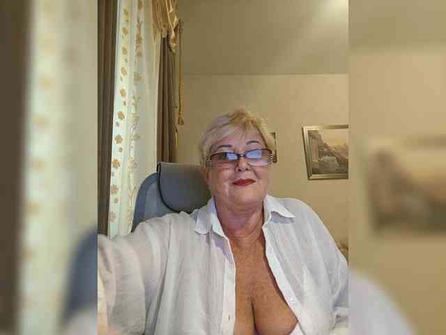 KarinkaSweet webcam
