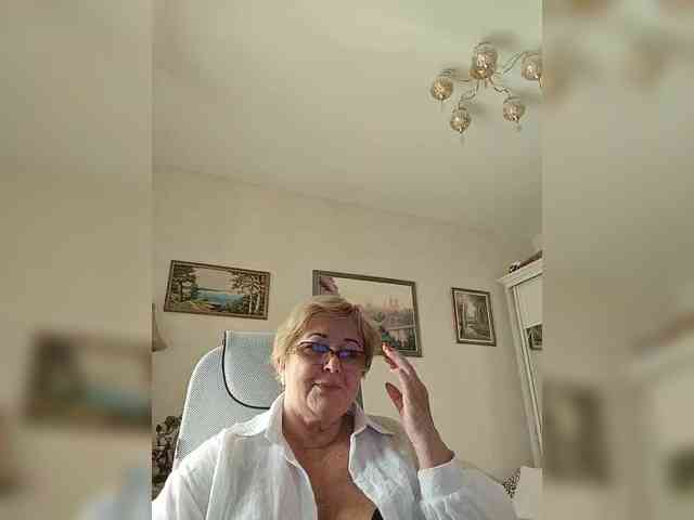 KarinkaSweet webcam