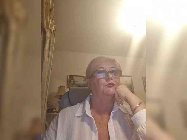 KarinkaSweet webcam