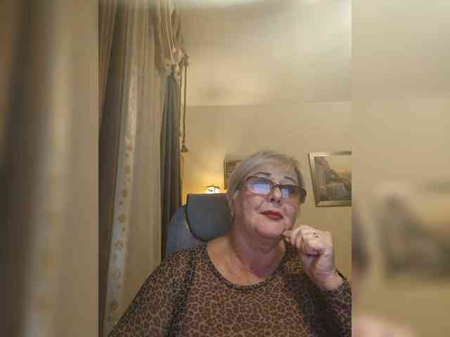 KarinkaSweet live female cam on bongacams