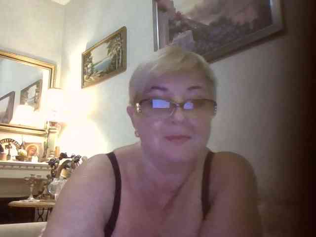 KarinkaSweet webcam