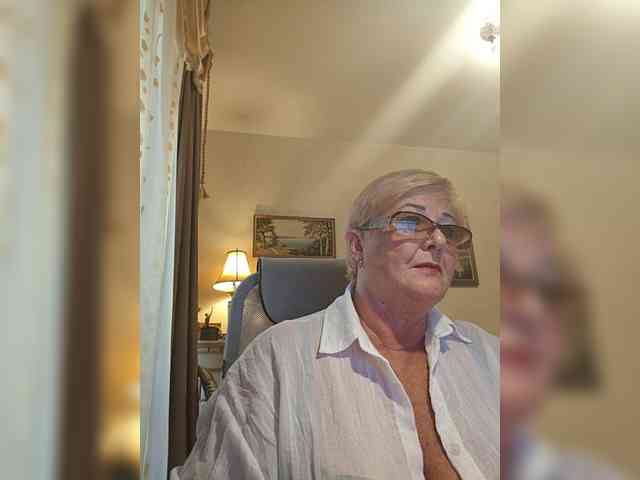 KarinkaSweet webcam