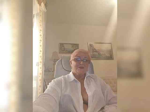 KarinkaSweet webcam