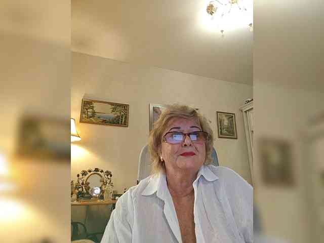 KarinkaSweet webcam
