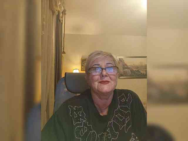 KarinkaSweet webcam