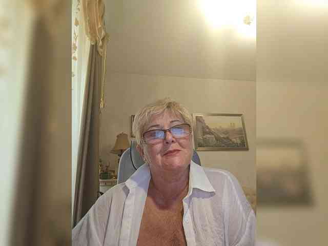 KarinkaSweet webcam