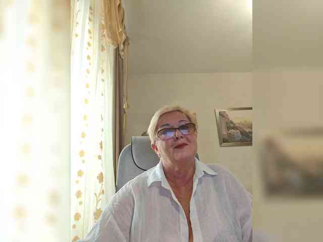 KarinkaSweet webcam