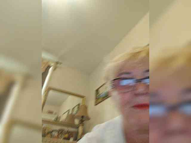 KarinkaSweet webcam