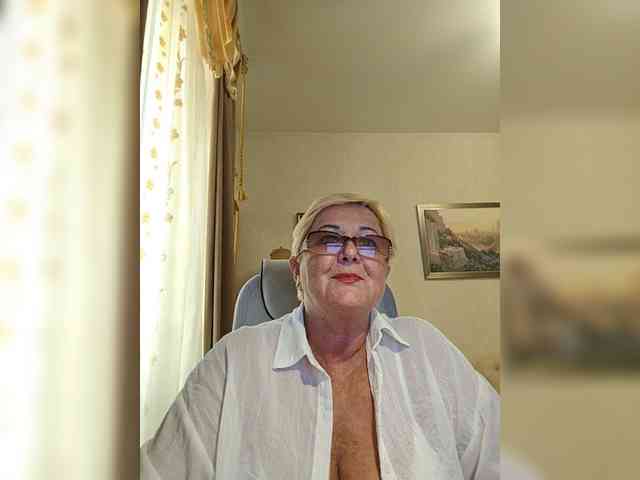 KarinkaSweet webcam