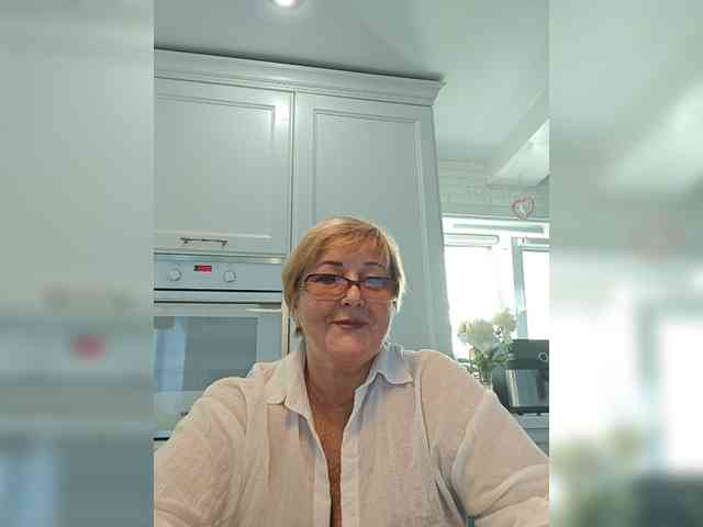 KarinkaSweet webcam