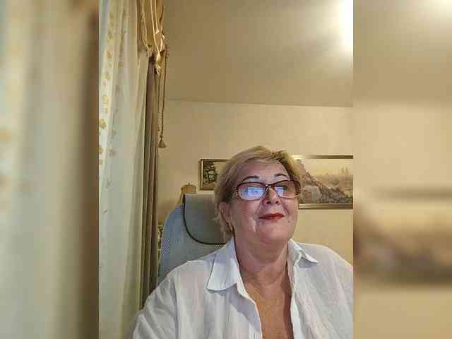KarinkaSweet webcam