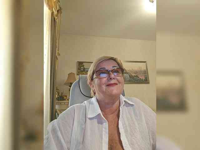 KarinkaSweet webcam