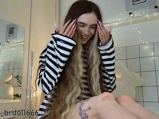 BrokenDoll666 live cam on BongaCams