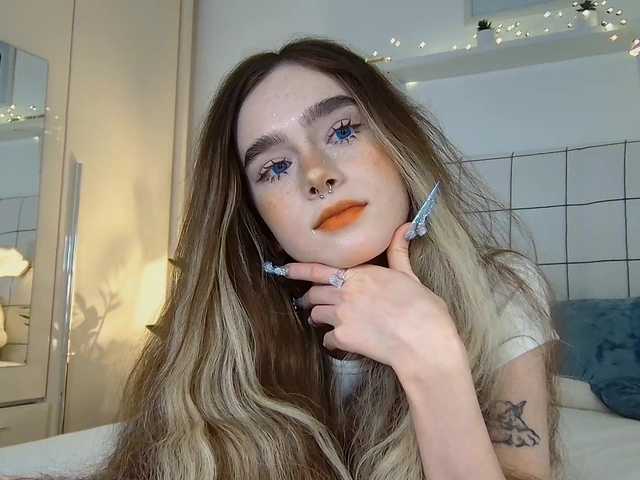 BrokenDoll666 live cam on BongaCams