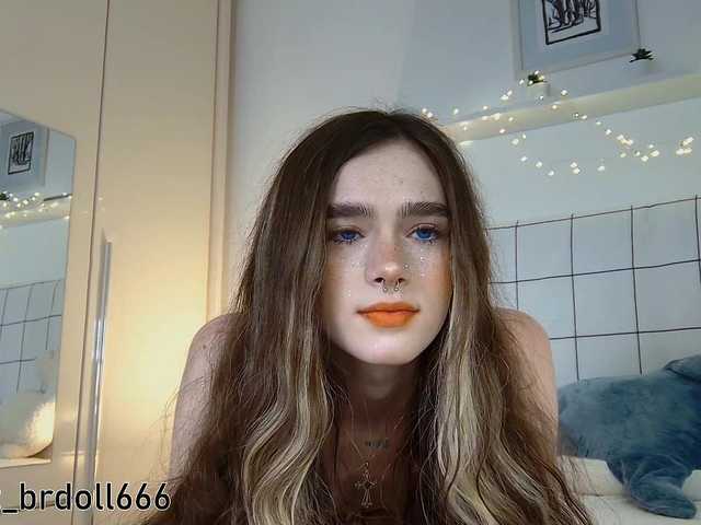 BrokenDoll666 live cam
