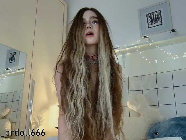 BrokenDoll666 live cam on BongaCams