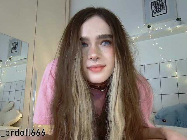 BrokenDoll666 live cam on BongaCams
