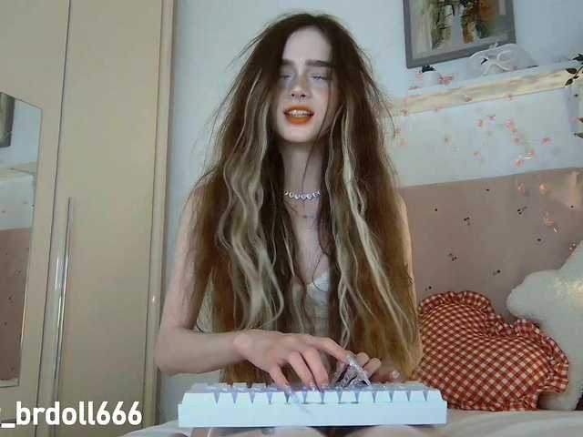 BrokenDoll666 live cam on BongaCams