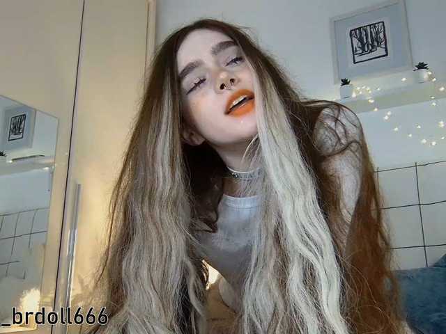BrokenDoll666 live cam on BongaCams