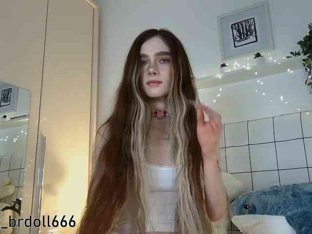 BrokenDoll666 webcam