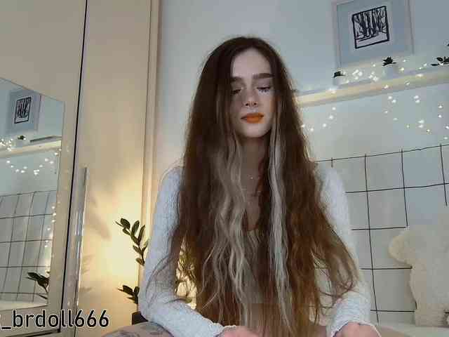 BrokenDoll666 webcam