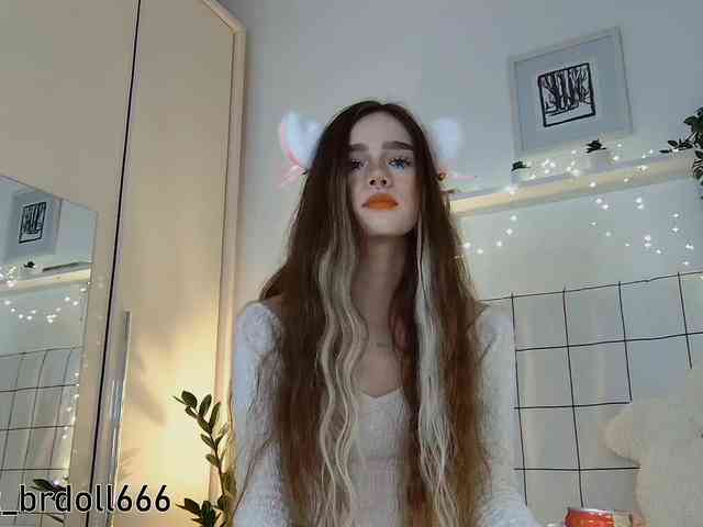 BrokenDoll666 webcam