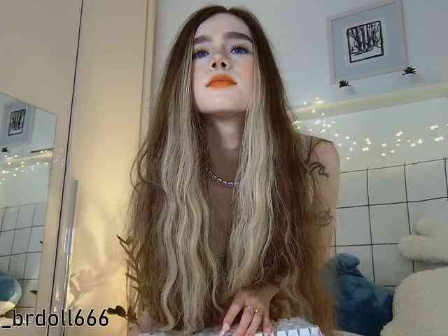 BrokenDoll666 webcam