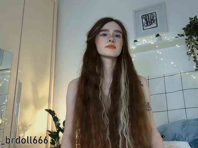 BrokenDoll666 webcam