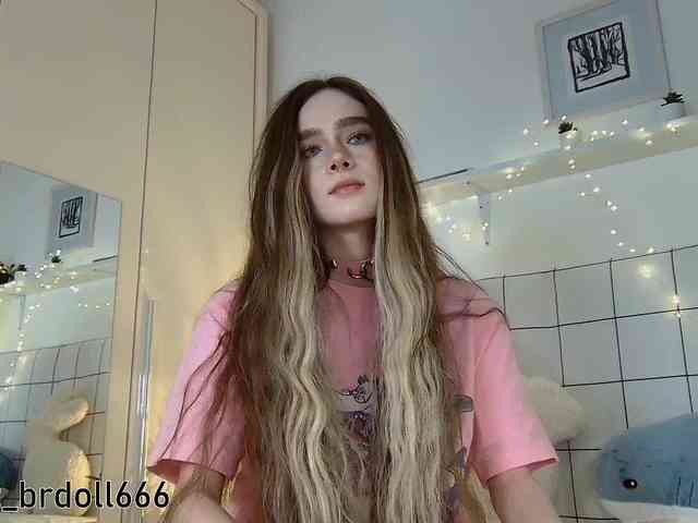 BrokenDoll666 Live Webcam on BongaCams