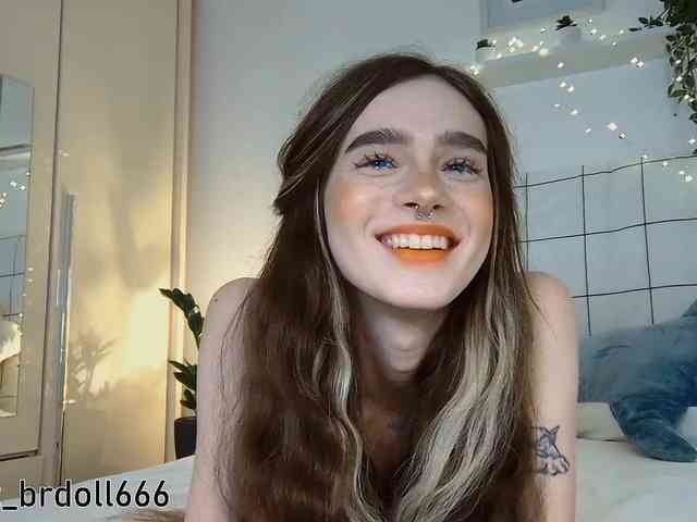 BrokenDoll666 webcam