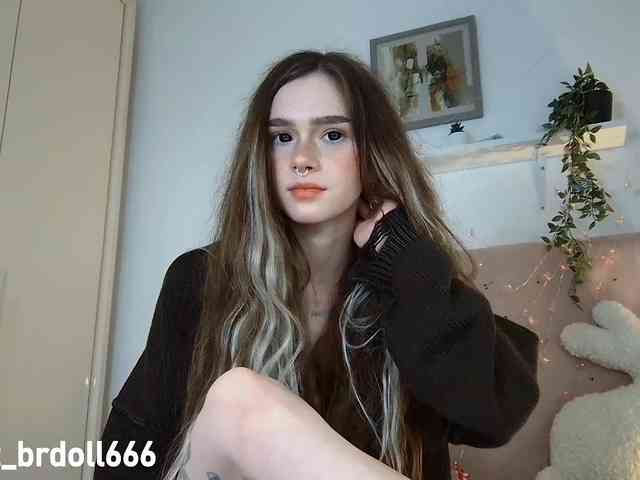 BrokenDoll666 webcam