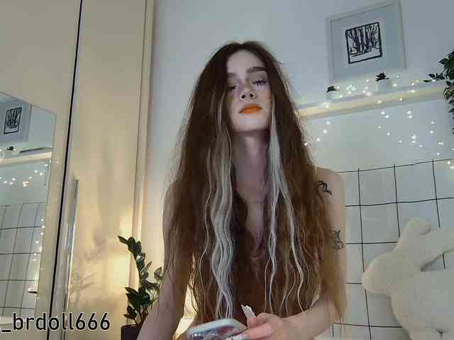 BrokenDoll666 webcam