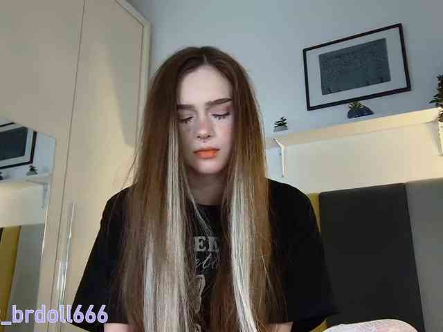 BrokenDoll666 webcam